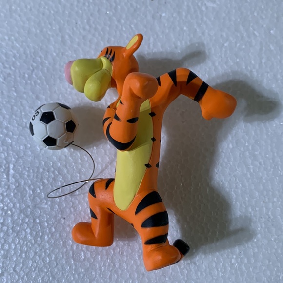 Hallmark Tigger 03 Soccer Ornament - Picture 2 of 8